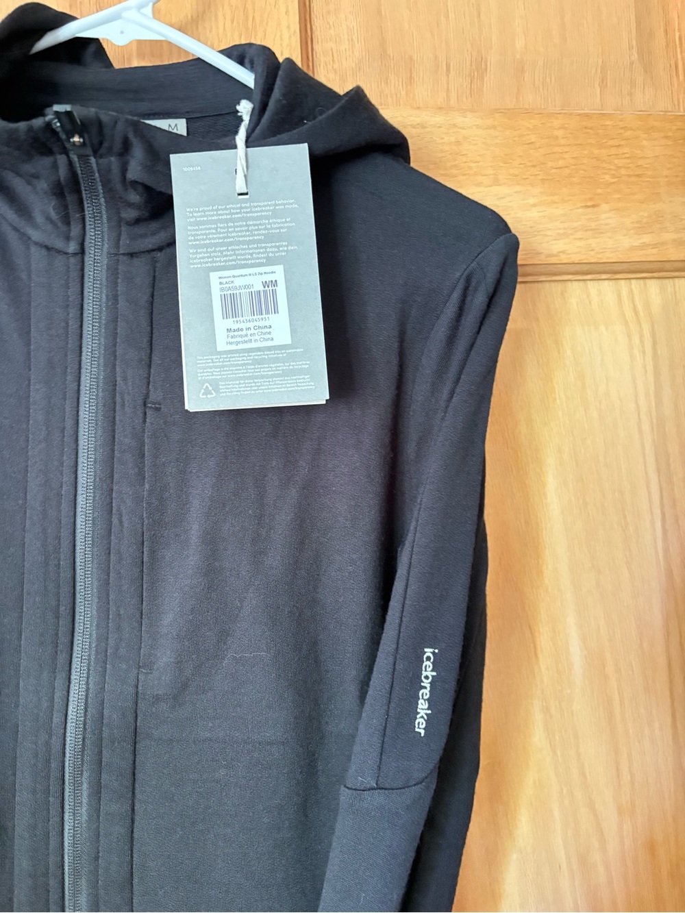 Icebreaker 100% merino wool. 
Women's Black Quantum Hoodie NWT - Picture 2 of 8
